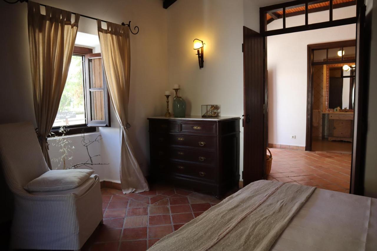 Os Agostos Bed & Breakfast Exterior photo