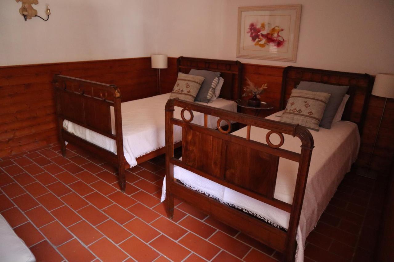 Os Agostos Bed & Breakfast Exterior photo
