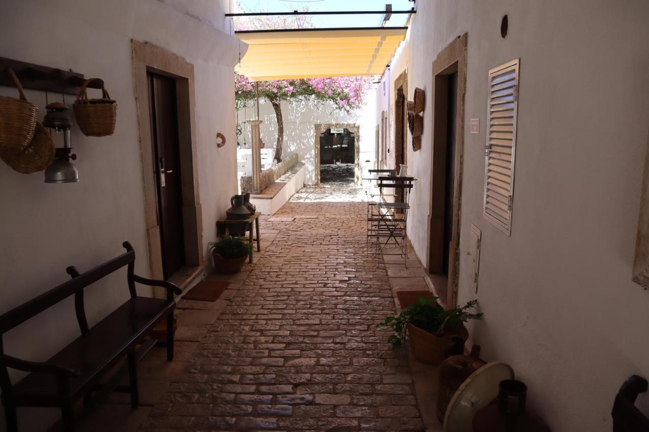 Os Agostos Bed & Breakfast Exterior photo
