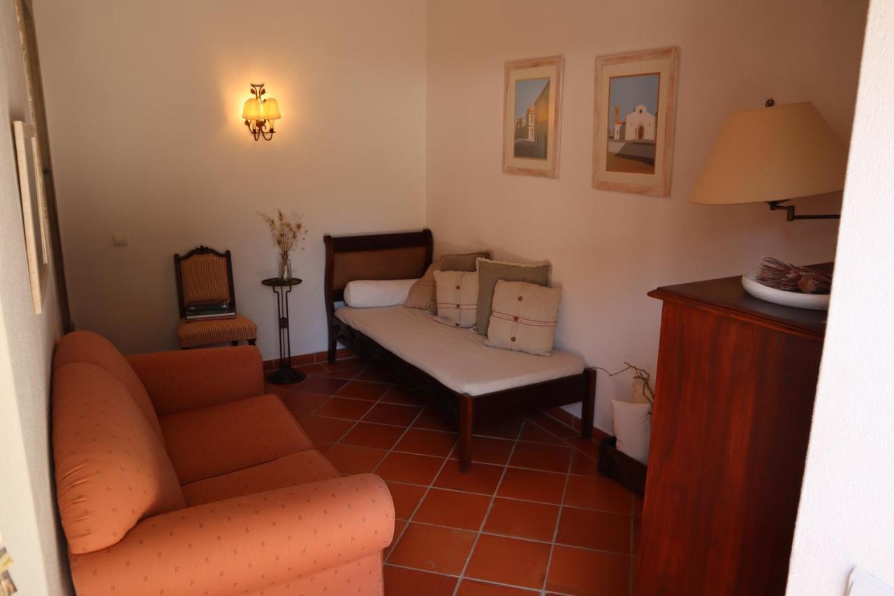 Os Agostos Bed & Breakfast Exterior photo